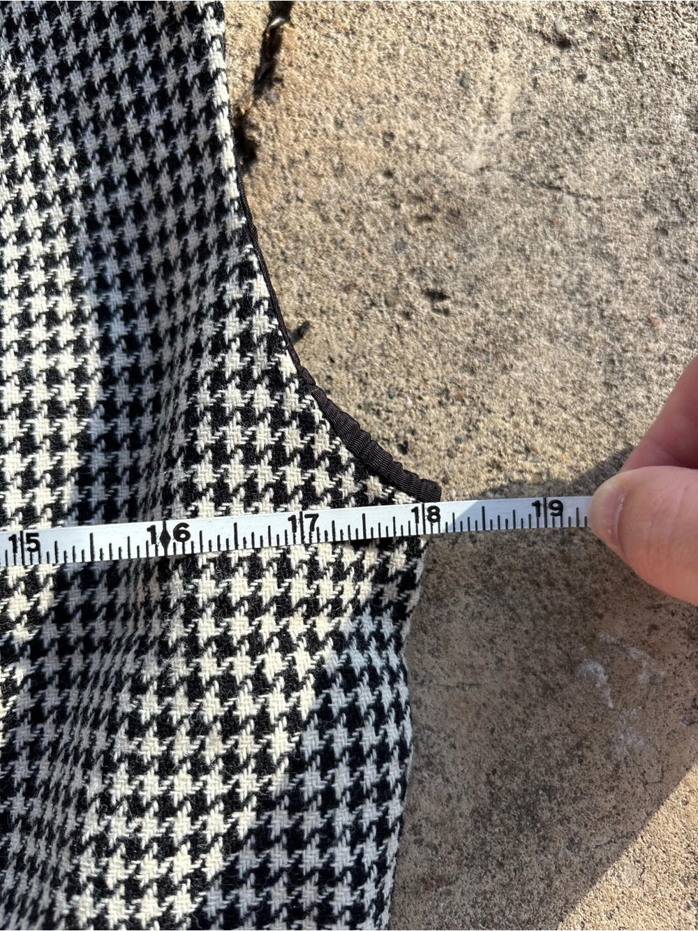 Vintage Plaid Cropped V-neck Houndstooth Button Front Vest in Black & White - Picture 6 of 10